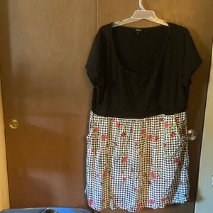 Last call - Torrid 4x stretch dress checked with roses